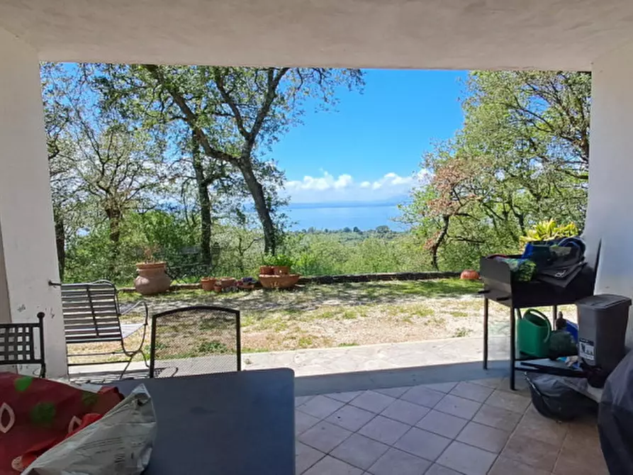Immagine 8 di Villa in vendita  a Passignano Sul Trasimeno