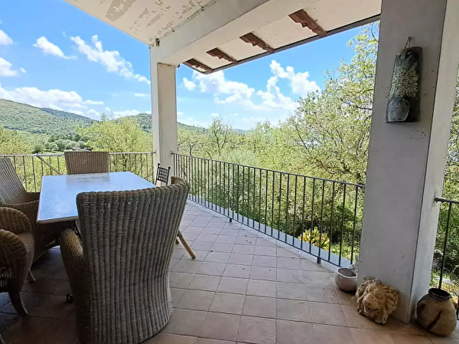 Immagine 10 di Villa in vendita  a Passignano Sul Trasimeno