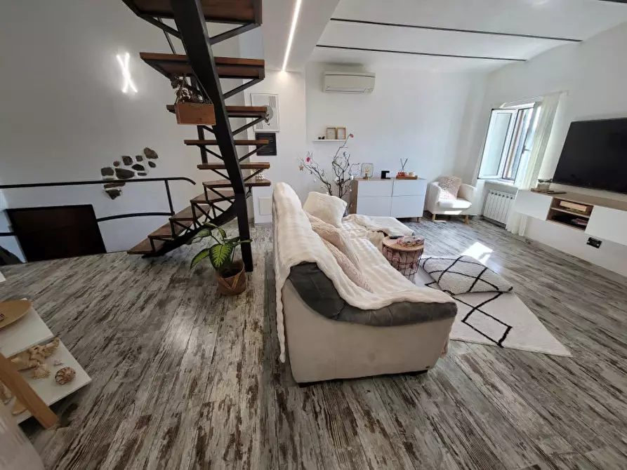 Immagine 1 di Appartamento in vendita  in via Cunio a Vado Ligure