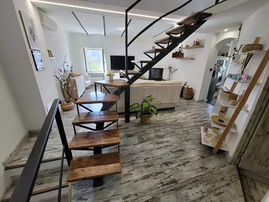 Immagine 5 di Appartamento in vendita  in via Cunio a Vado Ligure