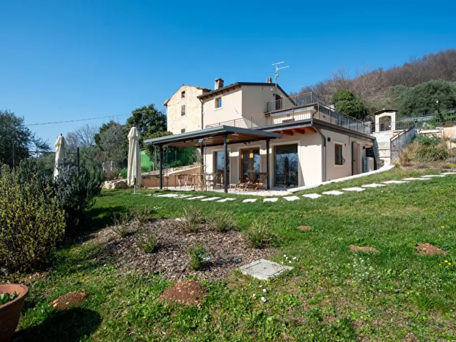 Immagine 2 di Casa indipendente in vendita  in Contrada Maroni 5 A a Verona