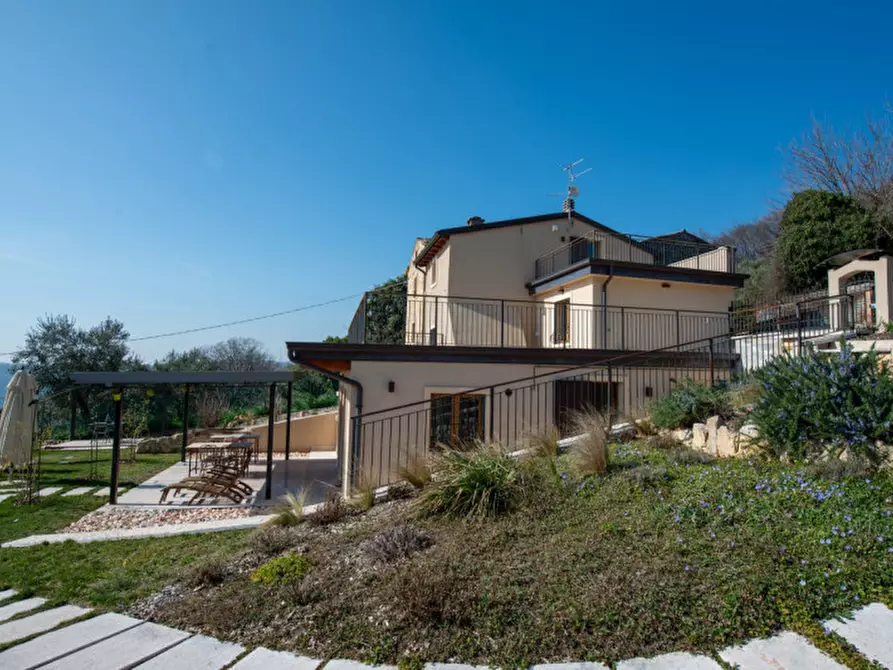 Immagine 3 di Casa indipendente in vendita  in Contrada Maroni 5 A a Verona