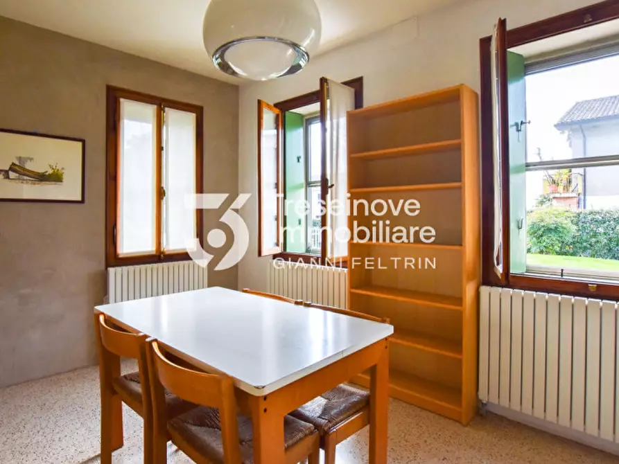 Immagine 10 di Villa in vendita  in Via Piave a Caerano Di San Marco