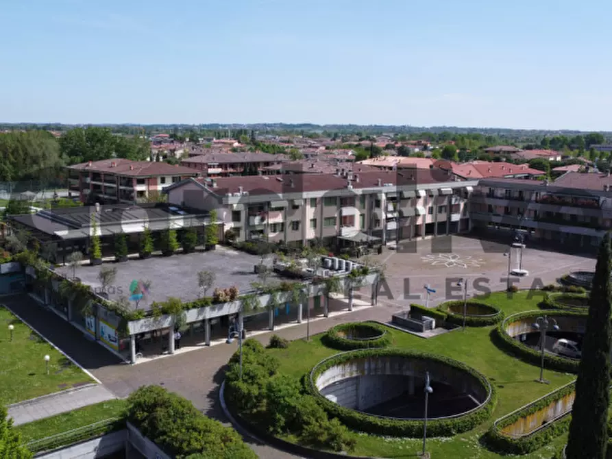 Immagine 8 di Negozio in vendita  in Piazza Virgilio a Sirmione