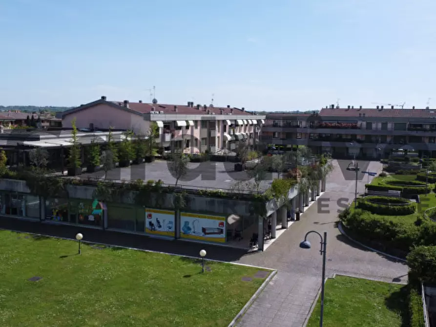 Immagine 10 di Negozio in vendita  in Piazza Virgilio a Sirmione