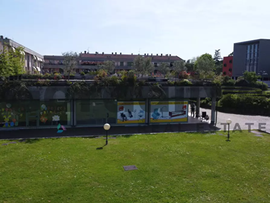 Immagine 12 di Negozio in vendita  in Piazza Virgilio a Sirmione