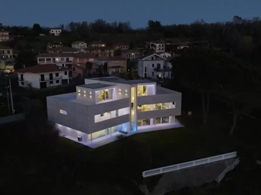 Immagine 2 di Villa in vendita  in Via Giovanni Zanetta 9 a Romagnano Sesia