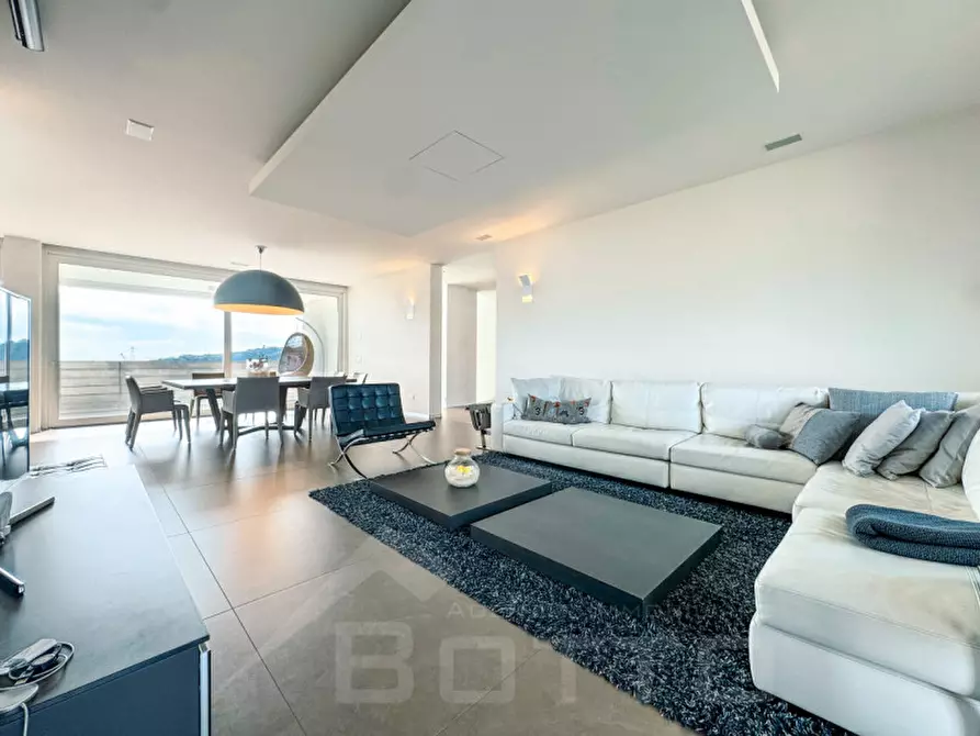 Immagine 3 di Villa in vendita  in Via Giovanni Zanetta 9 a Romagnano Sesia