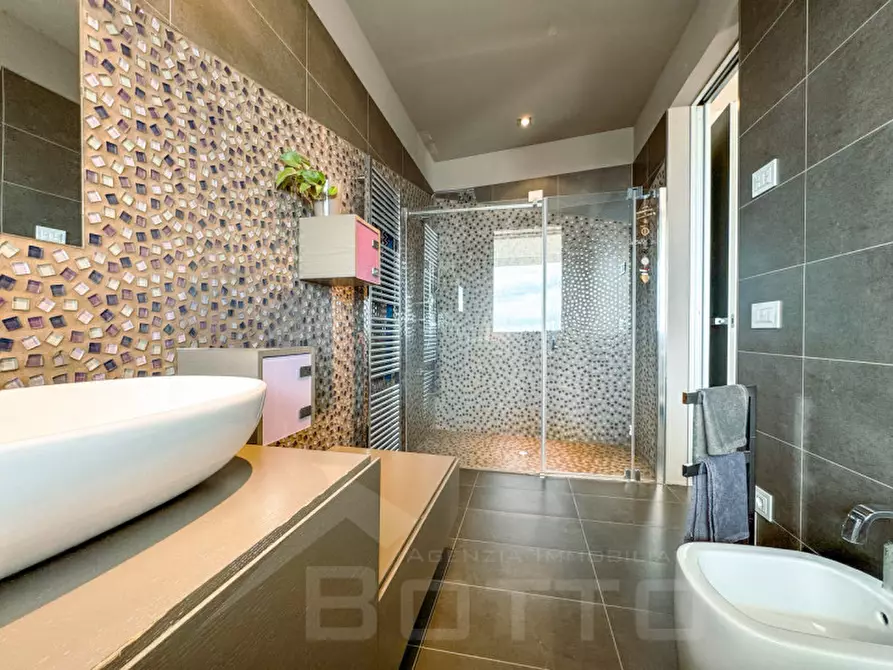 Immagine 33 di Villa in vendita  in Via Giovanni Zanetta 9 a Romagnano Sesia