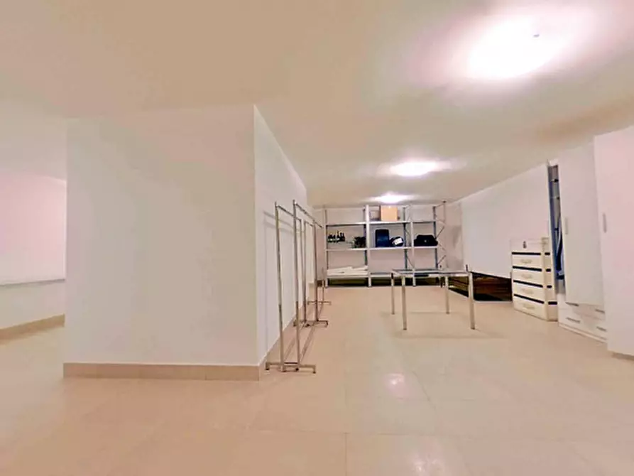 Immagine 16 di Attività commerciale in affitto  in NIKA a Fasano