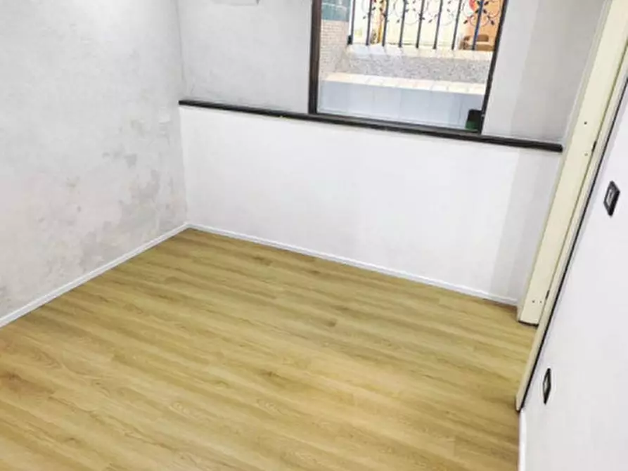 Immagine 8 di Negozio in affitto  in via bonito 52 a Napoli