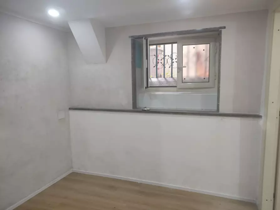 Immagine 23 di Negozio in affitto  in via bonito 52 a Napoli