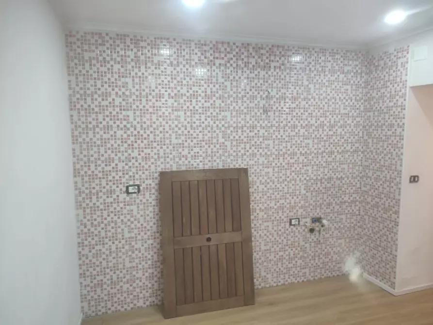 Immagine 26 di Negozio in affitto  in via bonito 52 a Napoli