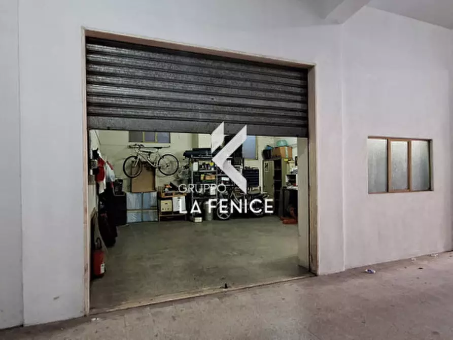 Immagine 1 di Magazzino in vendita  in via Federico II a Locorotondo