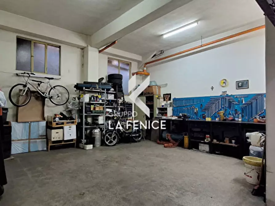 Immagine 9 di Magazzino in vendita  in via Federico II a Locorotondo