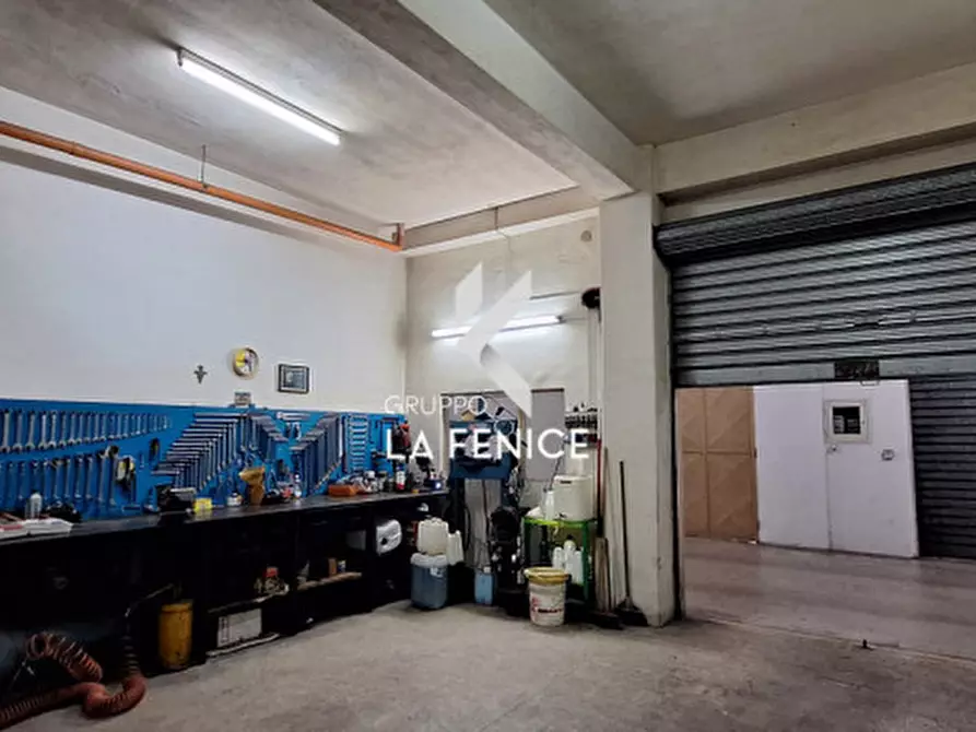 Immagine 12 di Magazzino in vendita  in via Federico II a Locorotondo
