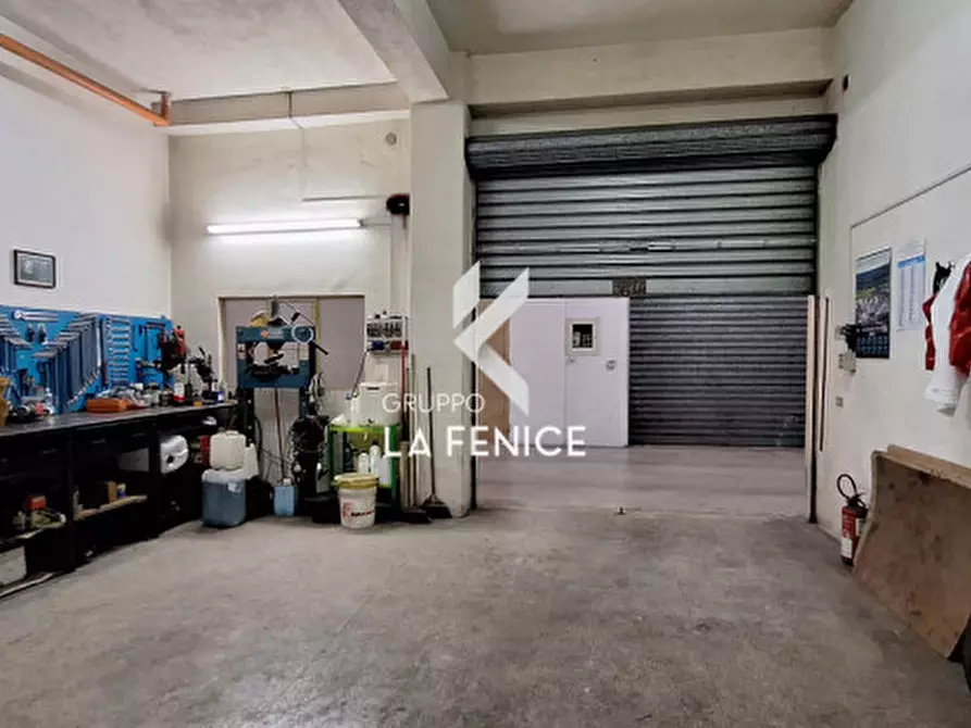 Immagine 13 di Magazzino in vendita  in via Federico II a Locorotondo