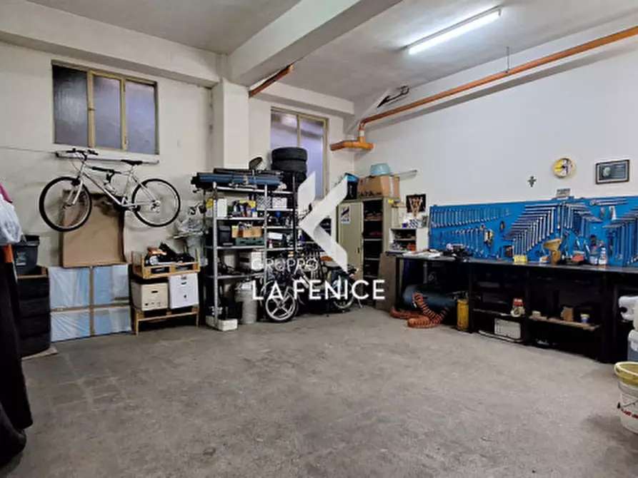 Immagine 14 di Magazzino in vendita  in via Federico II a Locorotondo