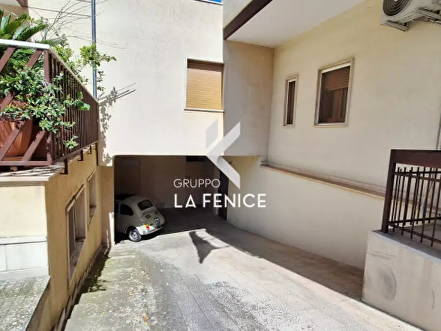 Immagine 16 di Magazzino in vendita  in via Federico II a Locorotondo