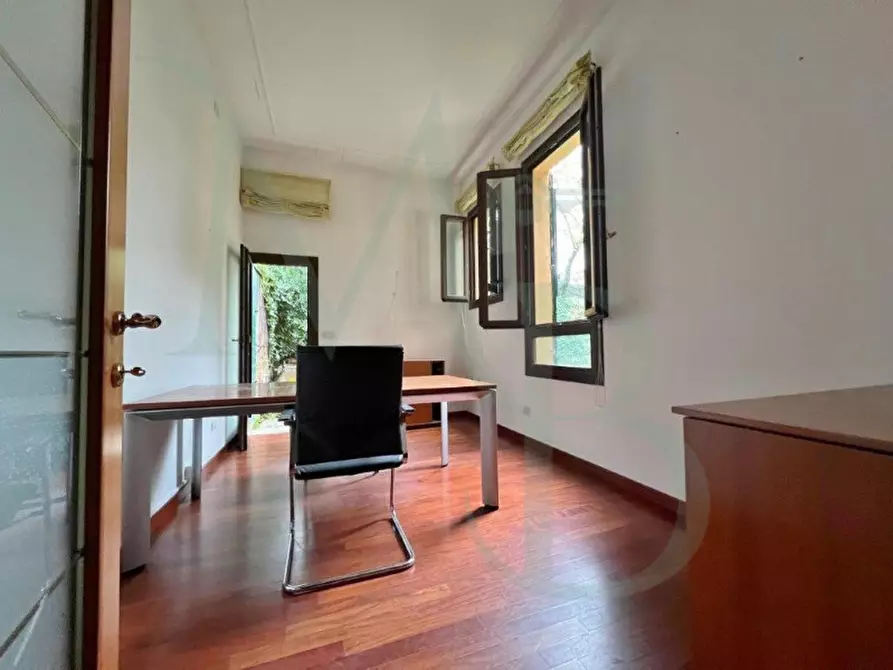 Immagine 11 di Ufficio in affitto  a Padova