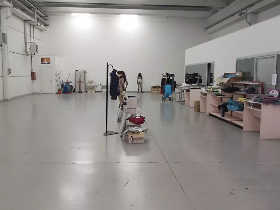Immagine 3 di Capannone industriale in vendita  a Padova