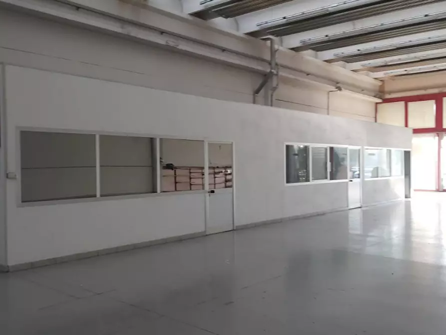 Immagine 4 di Capannone industriale in vendita  a Padova