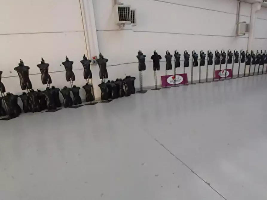 Immagine 5 di Capannone industriale in vendita  a Padova