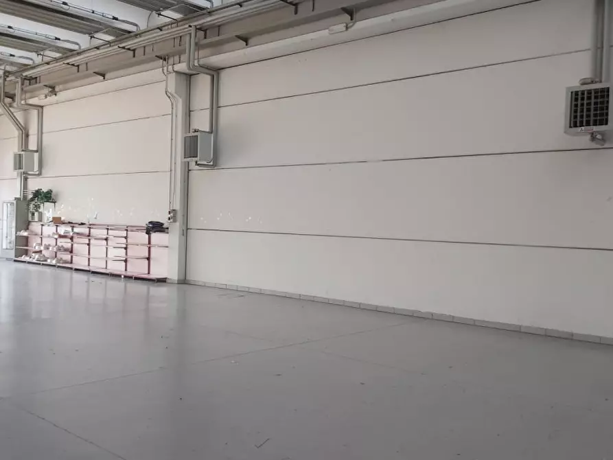 Immagine 8 di Capannone industriale in vendita  a Padova