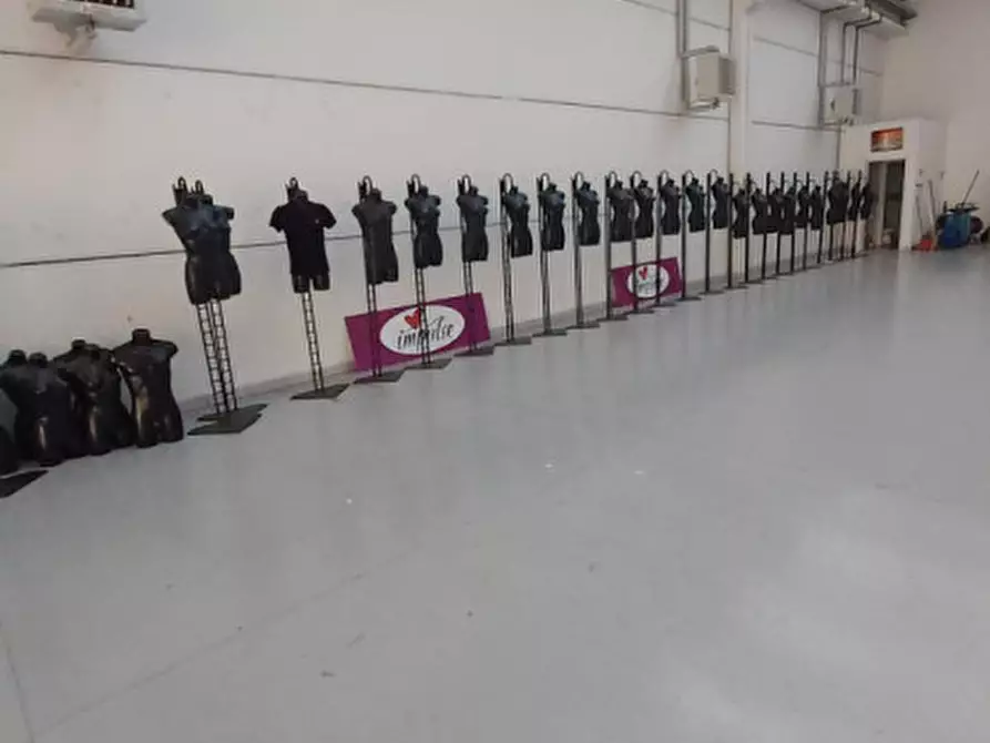 Immagine 9 di Capannone industriale in vendita  a Padova