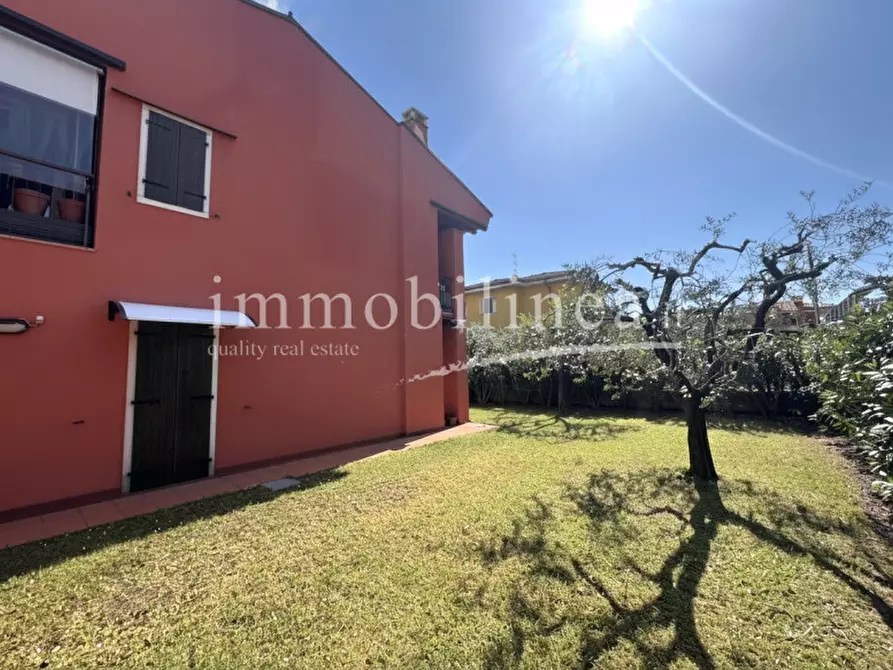 Immagine 20 di Appartamento in vendita  in Via degli Olmi a Lazise