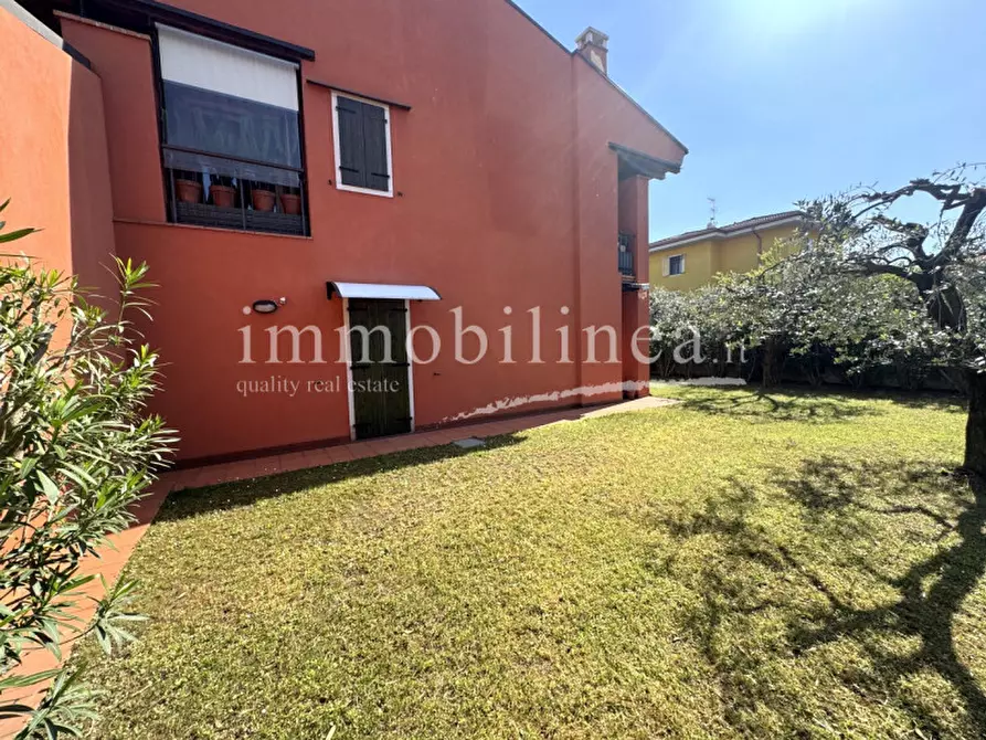 Immagine 21 di Appartamento in vendita  in Via degli Olmi a Lazise