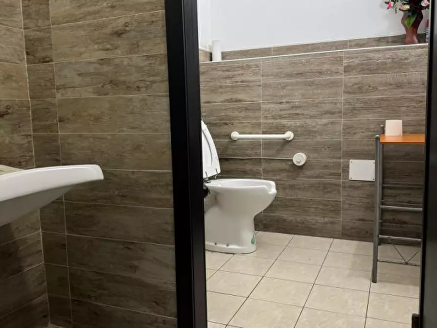 Immagine 3 di Attività commerciale in vendita  in Via Vincenzo Dessì a Sassari