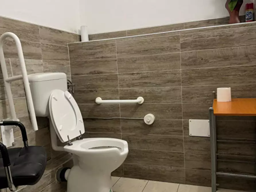 Immagine 4 di Attività commerciale in vendita  in Via Vincenzo Dessì a Sassari