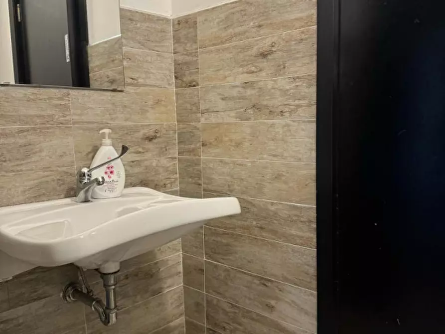 Immagine 5 di Attività commerciale in vendita  in Via Vincenzo Dessì a Sassari