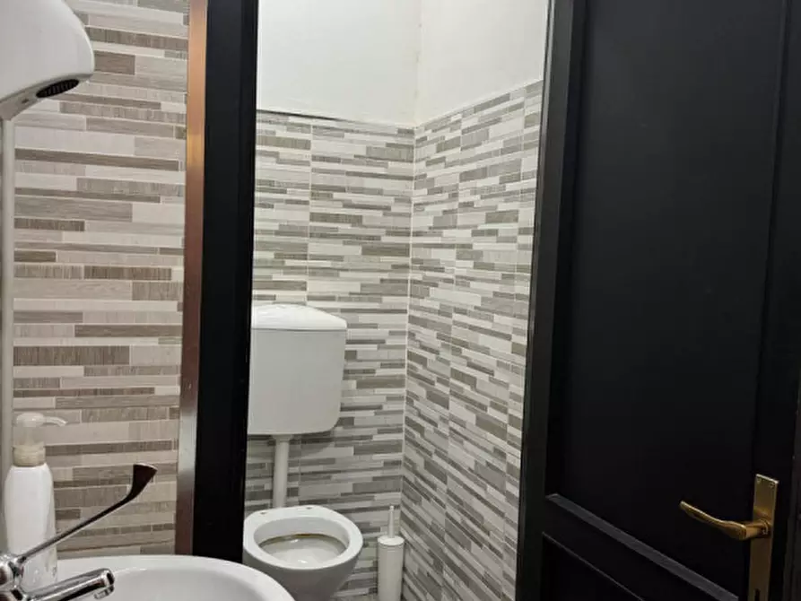 Immagine 7 di Attività commerciale in vendita  in Via Vincenzo Dessì a Sassari