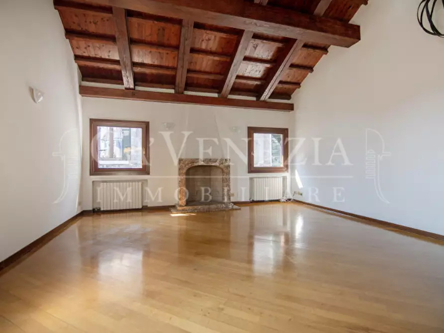 Immagine 2 di Appartamento in vendita  a Venezia