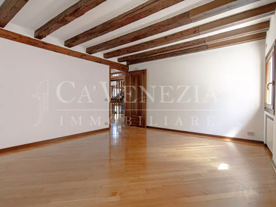 Immagine 10 di Appartamento in vendita  a Venezia