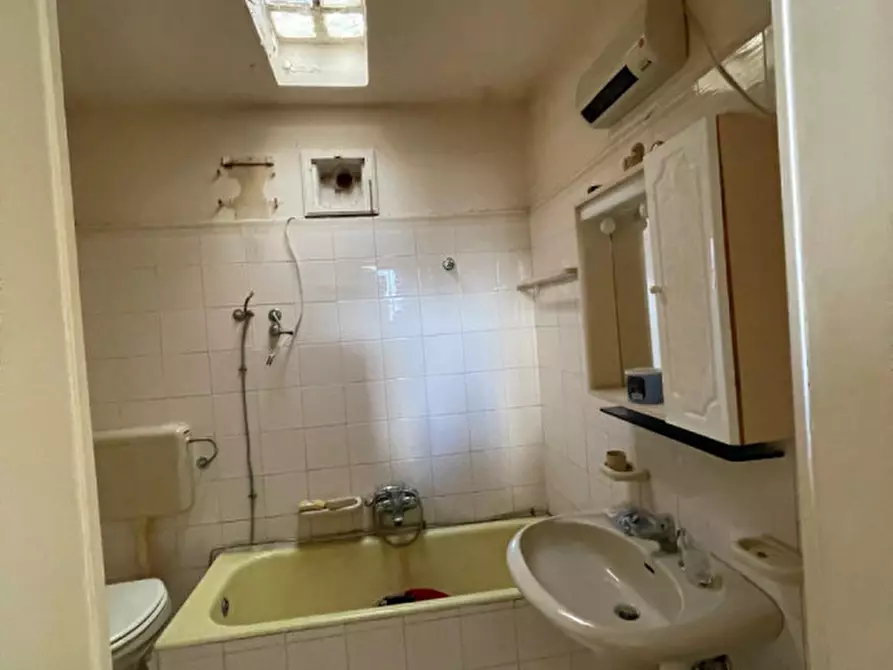 Immagine 40 di Appartamento in vendita  in Via Zara a Matino