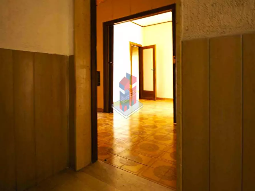 Immagine 7 di Appartamento in vendita  in PIAZZA DE LEVA a Napoli