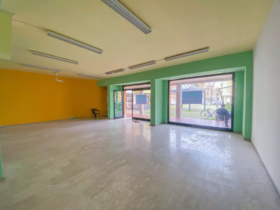 Immagine 1 di Attività commerciale in affitto  in Piazza Fratelli Cervi a Cavezzo