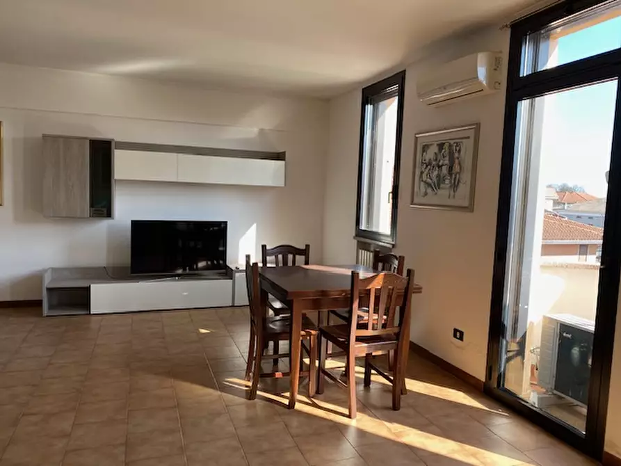 Immagine 9 di Appartamento in vendita  a Suzzara