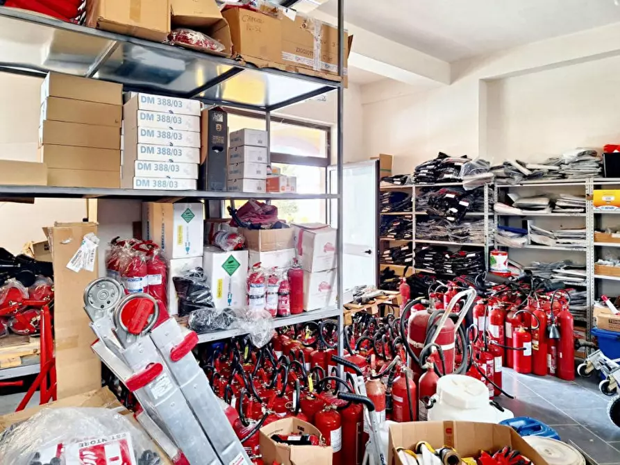 Immagine 3 di Negozio in vendita  in P.zza Unità d'Italia, N. snc a Piazza Armerina