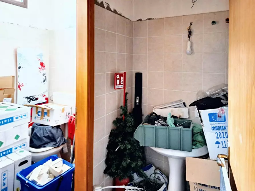 Immagine 6 di Negozio in vendita  in P.zza Unità d'Italia, N. snc a Piazza Armerina