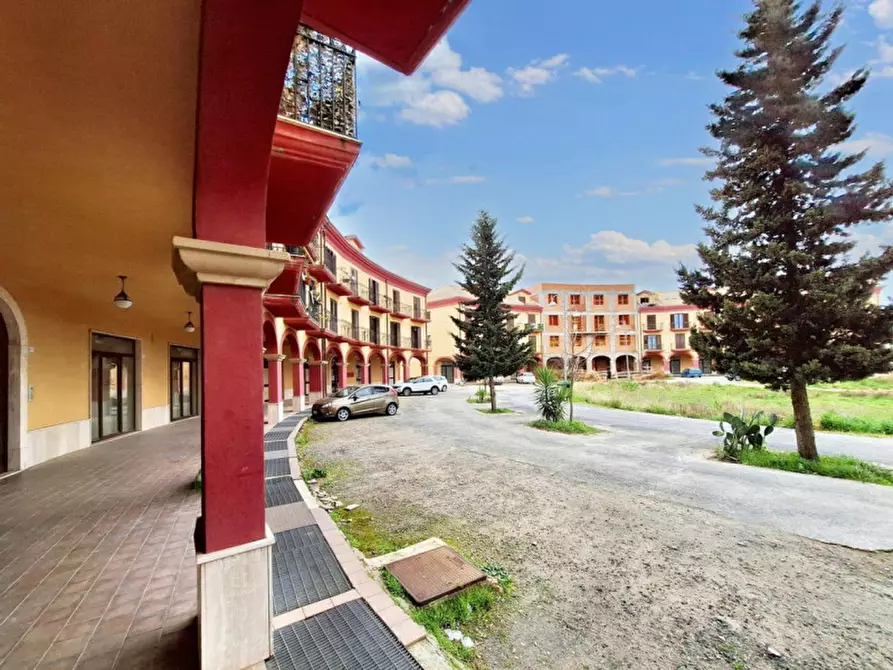Immagine 7 di Negozio in vendita  in P.zza Unità d'Italia, N. snc a Piazza Armerina