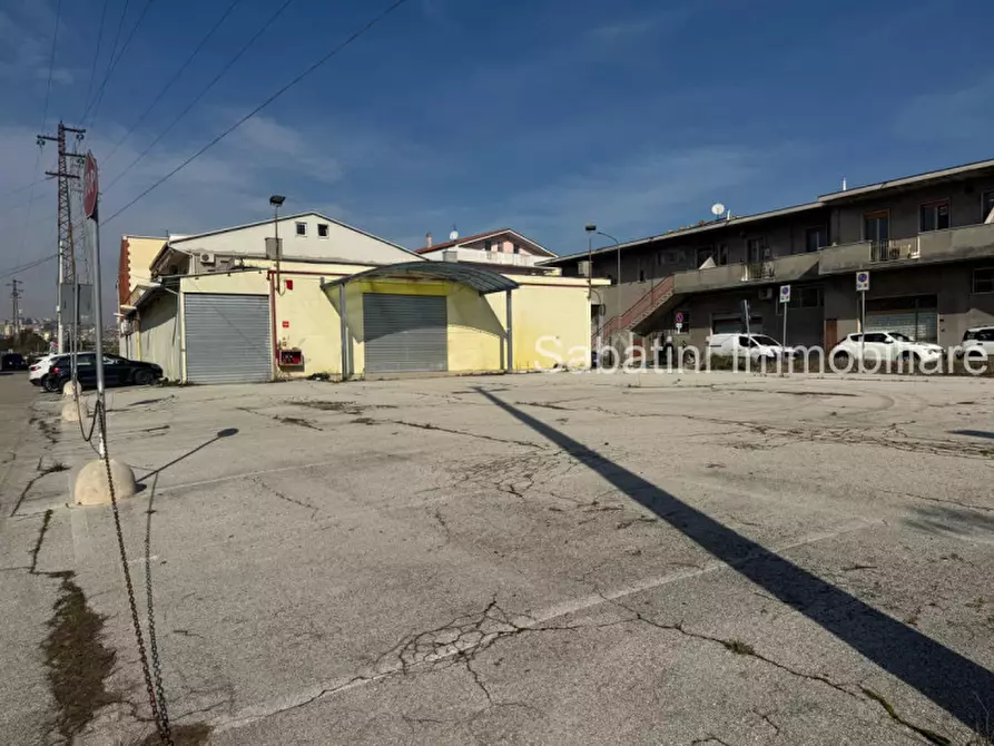 Immagine 1 di Palazzo in vendita  in Via Italia, 7 a Spoltore