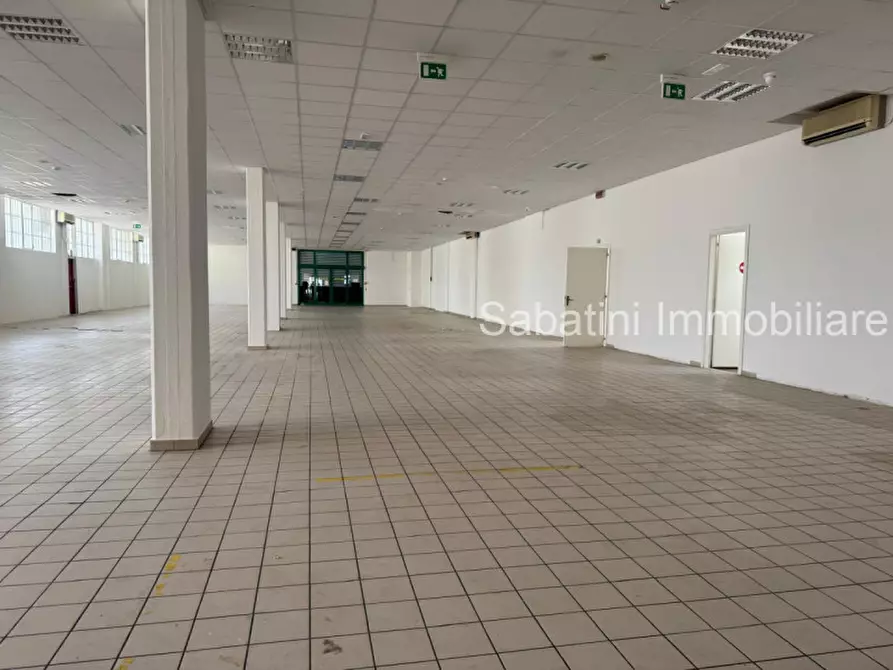 Immagine 7 di Palazzo in vendita  in Via Italia, 7 a Spoltore