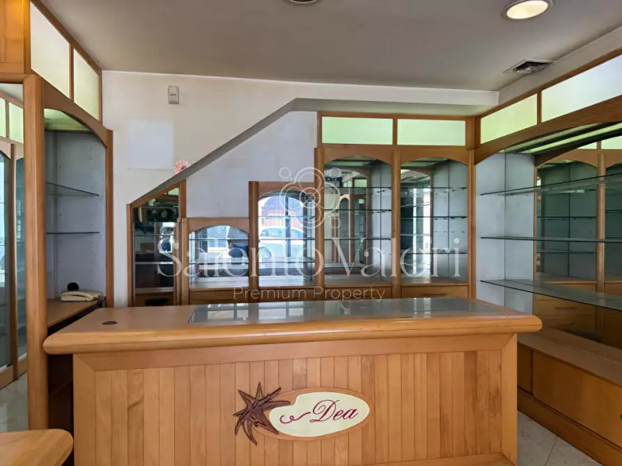 Immagine 5 di Attività commerciale in vendita  in via Impero 92 a Parabita