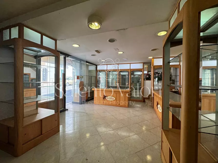 Immagine 7 di Attività commerciale in vendita  in via Impero 92 a Parabita