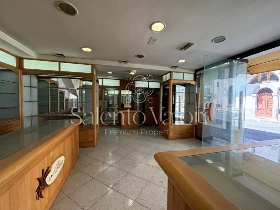 Immagine 9 di Attività commerciale in vendita  in via Impero 92 a Parabita