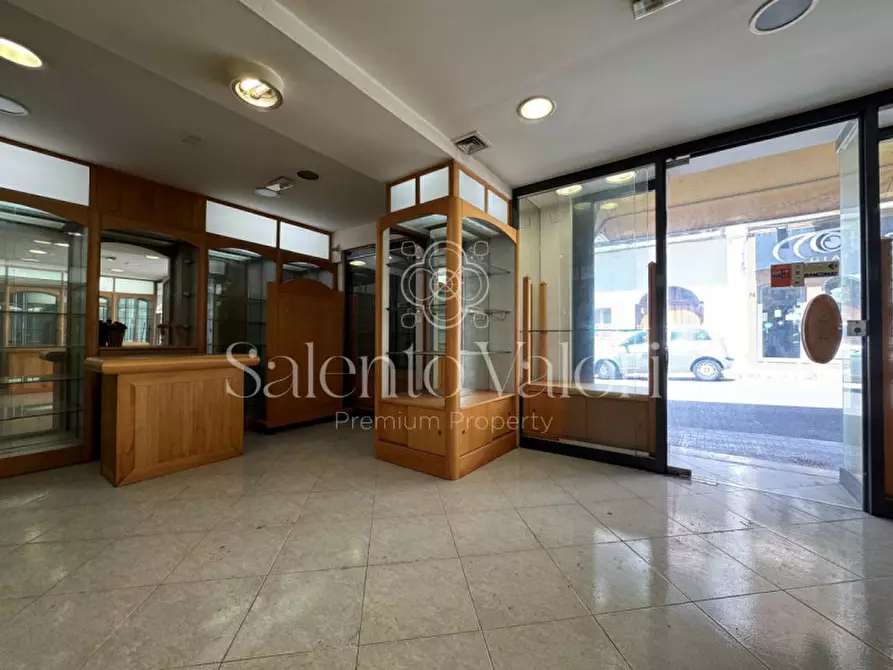 Immagine 12 di Attività commerciale in vendita  in via Impero 92 a Parabita